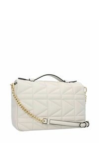 Gequilted witte handtas van gestructureerd faux leer, met een gouden ketting en afneembare schouderband, met een schuin driehoekpatroon en een bovenhandvat.