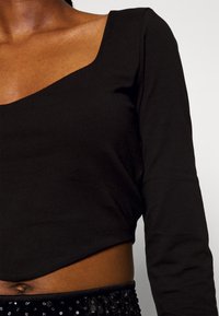 ONLY Petite ONLLOPI HEARTSHAPE  - Μπλούζα με μακριά μανίκια - black