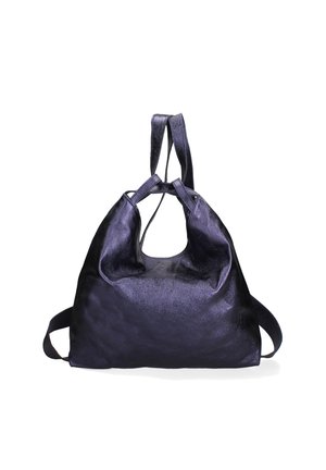 Borsa a spalla viola e lucida con una forma distintiva, dotata di due manici e di una superficie liscia e strutturata, adatta per un uso informale.