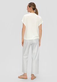 s.Oliver BLACK LABEL MIT V-AUSSCHNITT - T-shirt basic - ecru