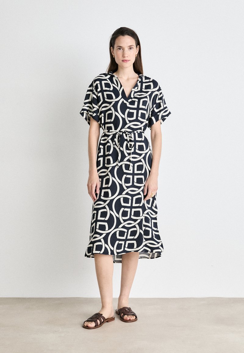 GANT MONOGRAM CAFTAN - Denní šaty - evening blue