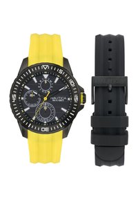 Reloj Nautica negro con una correa de silicona amarilla, diales de cronógrafo y correa texturizada negra. Resistente al agua hasta 100 metros.