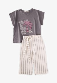 Unselected, dark grey