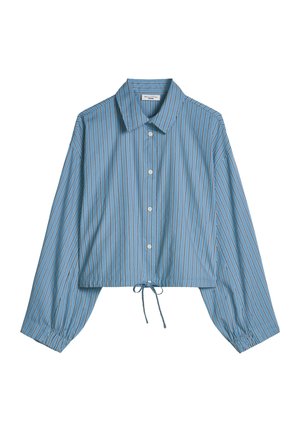 Blaues, langärmliges Hemd mit Knopfleiste, weißen und schwarzen vertikalen Streifen, Kragen, elastischen Bündchen und verstellbarem Saum mit Kordelzug.