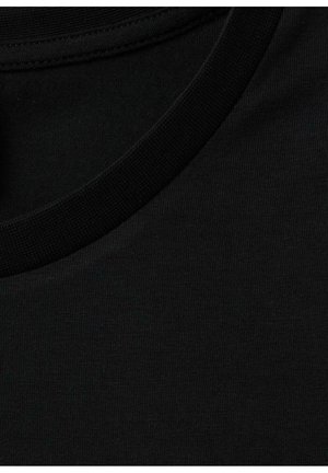 Zwart katoenen T-shirt met een ronde geribde halslijn. Gladde textuur, lichtgewicht stof en een egale, effen kleur zonder patronen of accenten.