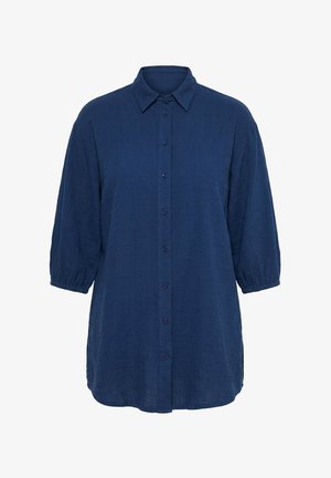 Tmavě modrá košile na knoflíky s tříčtvrtečními nabíranými rukávy a klasickým límcem, volný střih s texturovanou tkaninou.