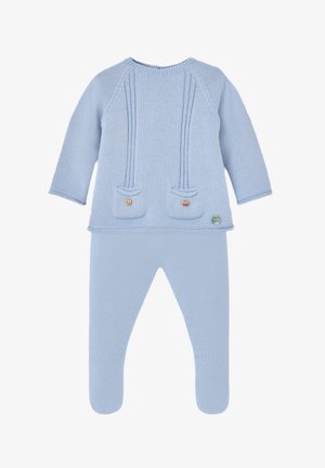 Ensemble bébé tricoté bleu clair avec manches longues, poches avant avec boutons et pantalons avec pieds.