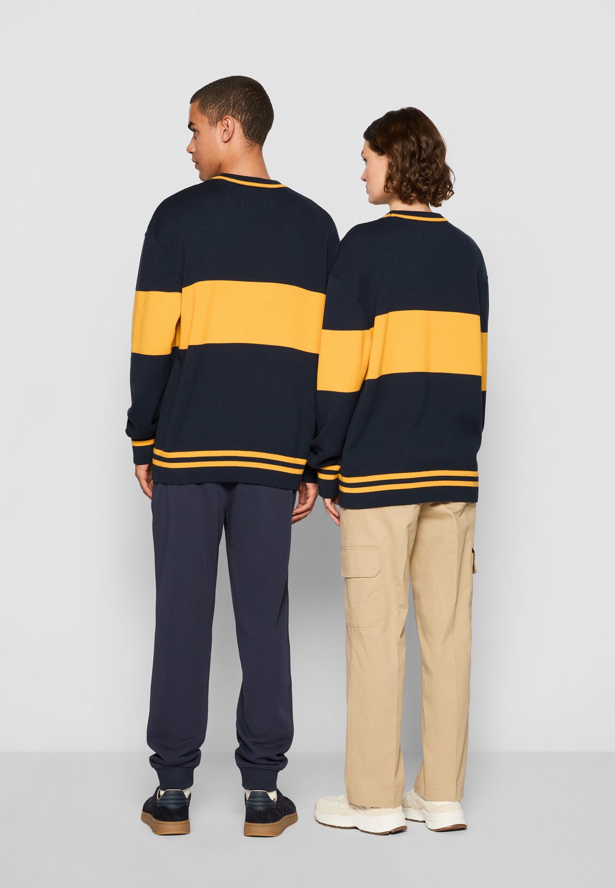 EXCLUSIVE HERITAGE 2.0 STRIPE GRAPHIC C-NECK