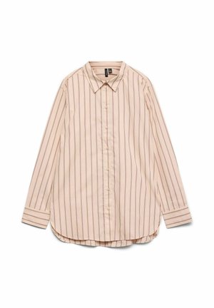 Chemise beige à manches longues avec boutons et fines rayures verticales marron, col classique, posée à plat sur un fond blanc.