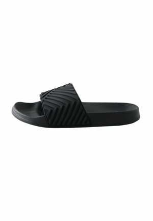 Sandale slide noire avec une large bride texturée présentant un motif géométrique et une semelle intérieure moulée.