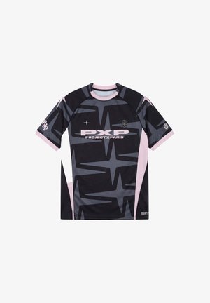 Maglietta sportiva a maniche corte nera e rosa con motivi astratti a stelle e logo "PXP Project X Paris" su davanti e maniche.