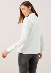 Taifun LANGARM MIT SCHLEIFENKRAGEN - Button-down blouse - offwhite