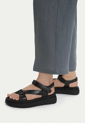 Lasocki, LASOCKI WOMEN'S SANDALS BLACK - Sandály na platformě - black