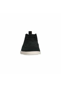 Zwarte suède casual schoenen met een ronde teen, contrasterende stiksels en een witte rubberen zool. Heeft minimalistische veters en een hieltab.