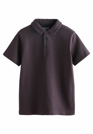 Polo a maniche corte di colore viola scuro con un motivo testurizzato, due bottoni neri al colletto e un design di colletto classico.