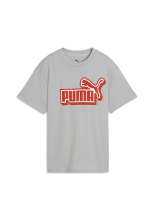 Lys grå T-shirt med korte ærmer, rød PUMA-logo og springende puma-grafik på brystet.