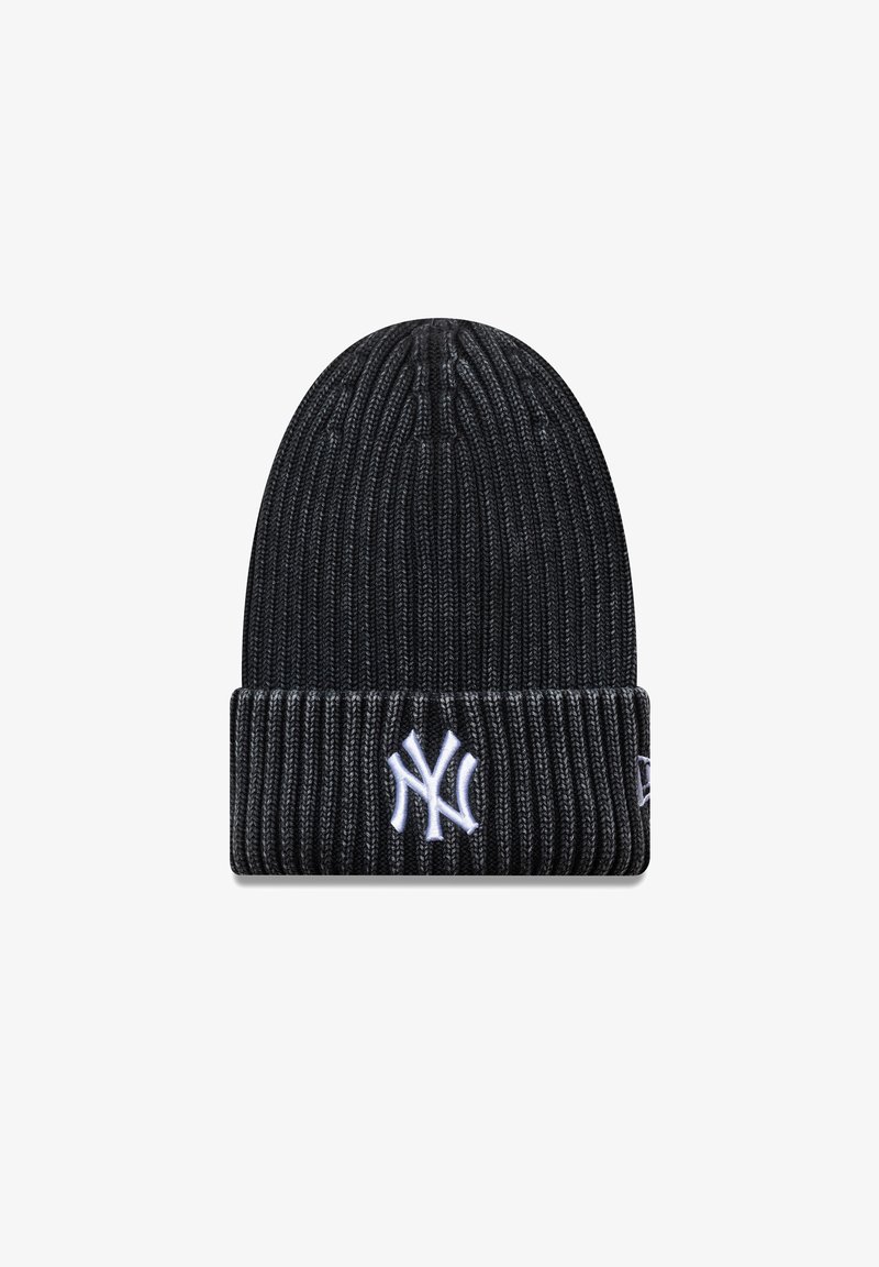 Črna rebrasta pletena kapa z zavihkom, ki ima na sprednji strani belo vezeno logotip New York Yankees. Teksturen, elastičen materijal.
