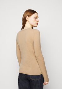 FTC Cashmere Sweter