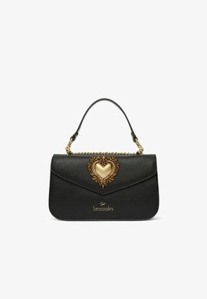 Borsa a mano in pelle nera con una chiusura ornate a forma di cuore dorato, dettaglio a catena, manico superiore e logo "braccialini" sul fronte.