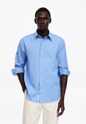 ARKET, ARKET POPLIN DRESS SHIRT - Chemise - striped light blue