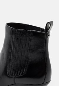 MICHAEL Michael Kors Botines bajos - black