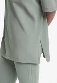 OYSHO SHORT SLEEVE - Jednoduché tričko - mottled grey