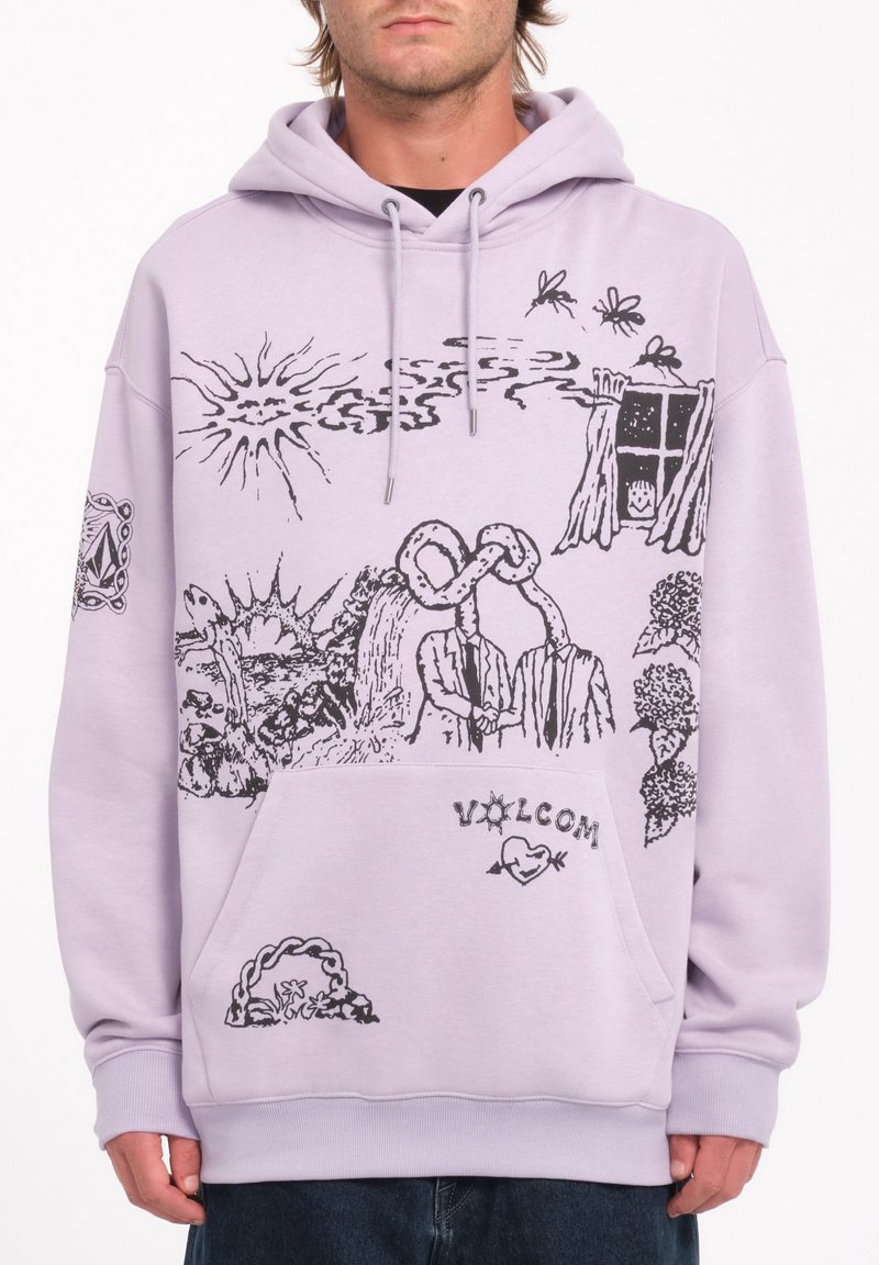 Haut à capuche violet avec poche avant, affichant des illustrations graphiques noires de la nature et de figures, ainsi que le logo de la marque dans une police stylisée.