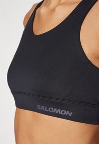 Salomon CROSS RUN BRA  - Športni modrček z močno podporo - deep black