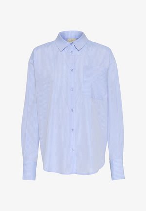 Helles blaues Hemd mit vertikalen weißen Streifen. Verfügt über einen Kragen, lange Ärmel und eine einzelne Brusttasche mit horizontalen Streifen.