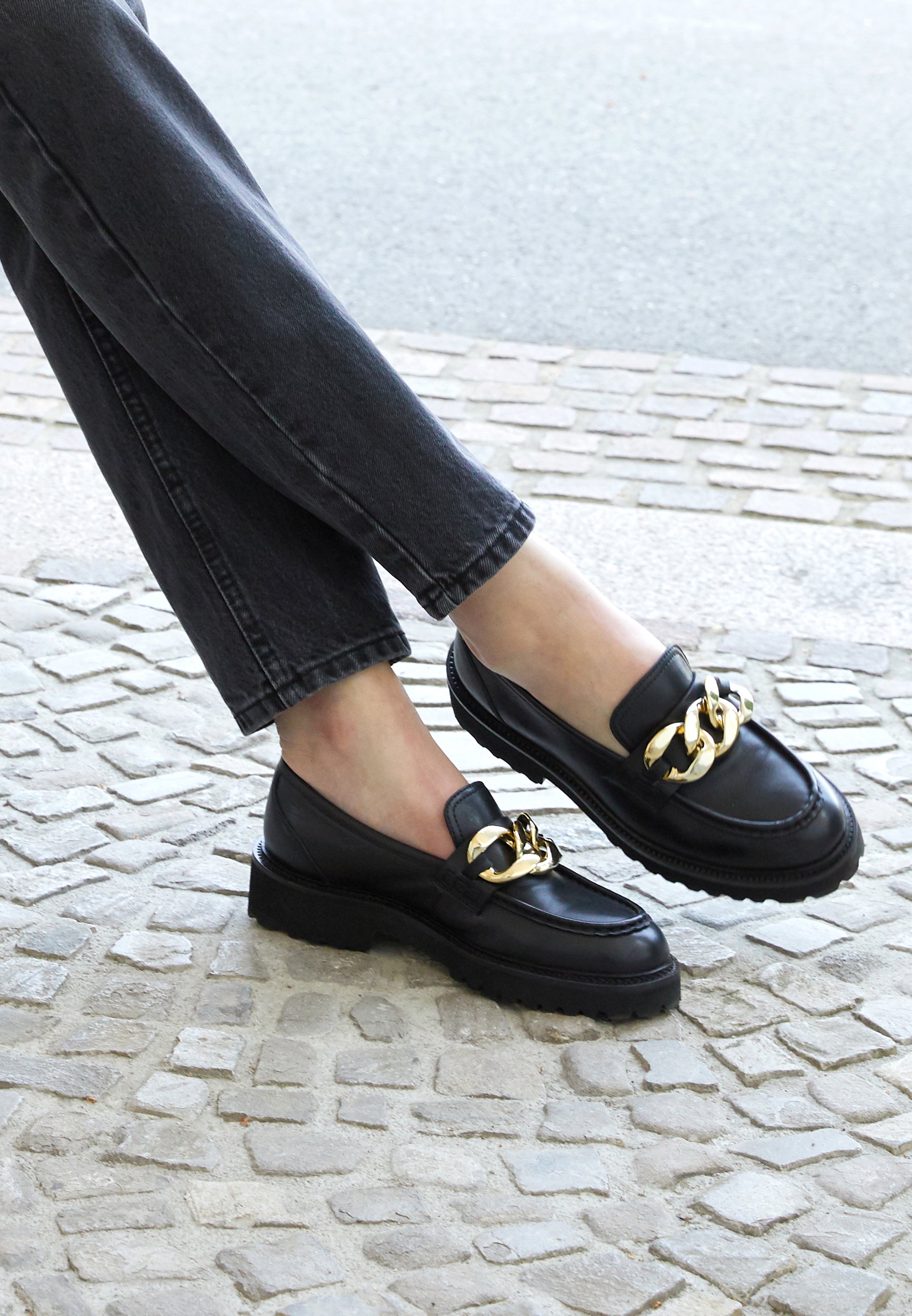 Mocasines destalonados o clásicos? Con los de esta firma no tendrás que  elegir | Vogue España