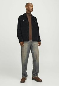 Jack & Jones JJEEDDIE  - Pluus - black