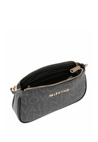 Sac à main en cuir noir avec logo "Valentino" embossé, ferrures dorées et fermeture à double curseur. Comprend des poches de rangement intérieures.