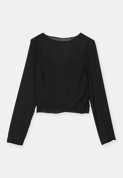 Top nero a maniche lunghe croppato realizzato in un tessuto leggero con una texture liscia, caratterizzato da un semplice scollo rotondo e da una decorazione minimale.