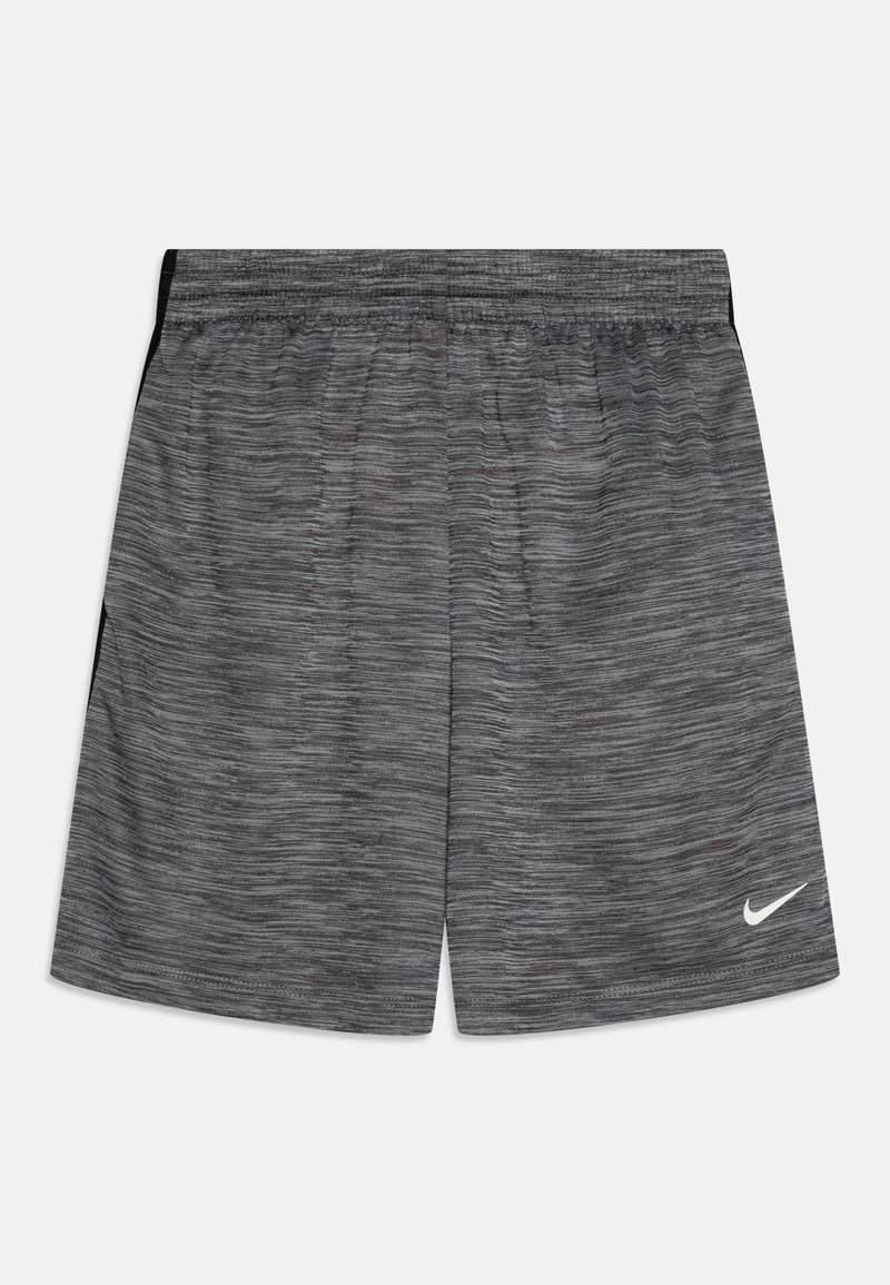 Nike graue Sportshorts aus strukturiertem Stoff, mit elastischem Bündchen und einem kleinen weißen Logo auf der unteren rechten Seite.