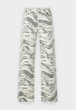 Jean taille haute à jambes larges avec imprimé zèbre abstrait noir et blanc et design à cinq poches.