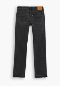 Vaqueros de mezclilla negros con un diseño de pierna recta, con un dobladillo deshilachado, dos bolsillos traseros y un parche de cuero marrón claro en la cinturilla.