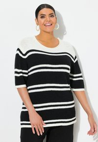 Gestreifter schwarz-weißer Strickpullover mit rundem Ausschnitt und kurzen Ärmeln. Strukturierter Stoff, lässige Passform, mit abwechselnd breiten und schmalen Streifen.