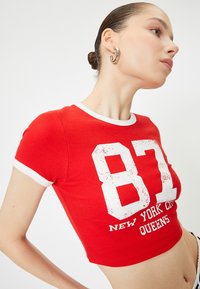Koton - T-shirt z nadrukiem