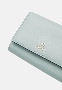 Furla CAMELIA COMPACT WALLET FLAP - Plånbok - laguna