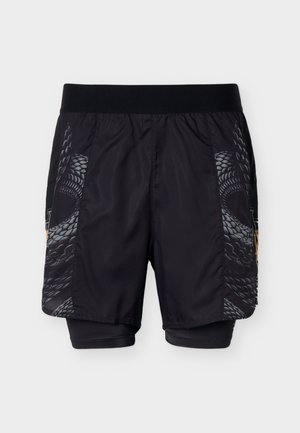 Črne športne kratke hlače z več plasti, z notranjo kompresijsko plastjo in subtilnim sivim vzorcem kačjih lusk na straneh.