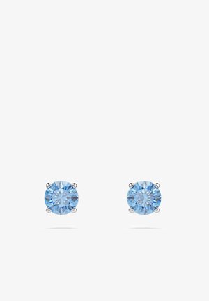 Pendientes de botón de gema azul, montados en un engaste de plata, con forma redonda y superficie facetada. Diseño minimalista.