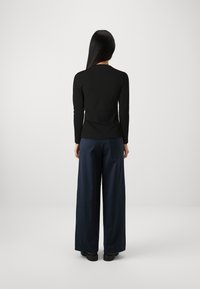 Guess CN PEONY STAMP TEE - T-shirt à manches longues - jet black