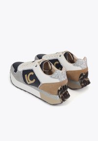 LOLA CASADEMUNT Sneakers basse - navy blue