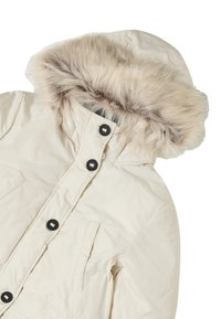 Cappotto parka beige con cappuccio foderato in pelliccia, dotato di bottoni a pressione neri e due tasche frontali, realizzato in materiale liscio e resistente all'acqua.