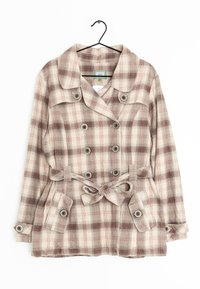 Rutet frakke i beige, brun og maroon. Har et dobbeltbrystet design, store knapper, et bælte og sidelommer. Lavet af blødt materiale.