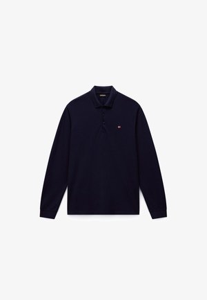 Tengerészkék hosszú ujjú galléros póló három gombbal és egy kis piros, fehér és kék hímzett logóval a bal mellrészen.