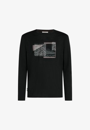 Schwarzes Langarmshirt mit geometrischen und Konturlinienmustern über einer dezenten Landschaftsgrafik auf der Brust.