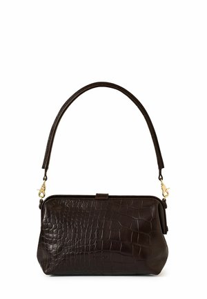Borsa in pelle marrone con texture effetto coccodrillo, forma arrotondata, manico corto e dettagli in metallo dorato. Design compatto per un facile trasporto.