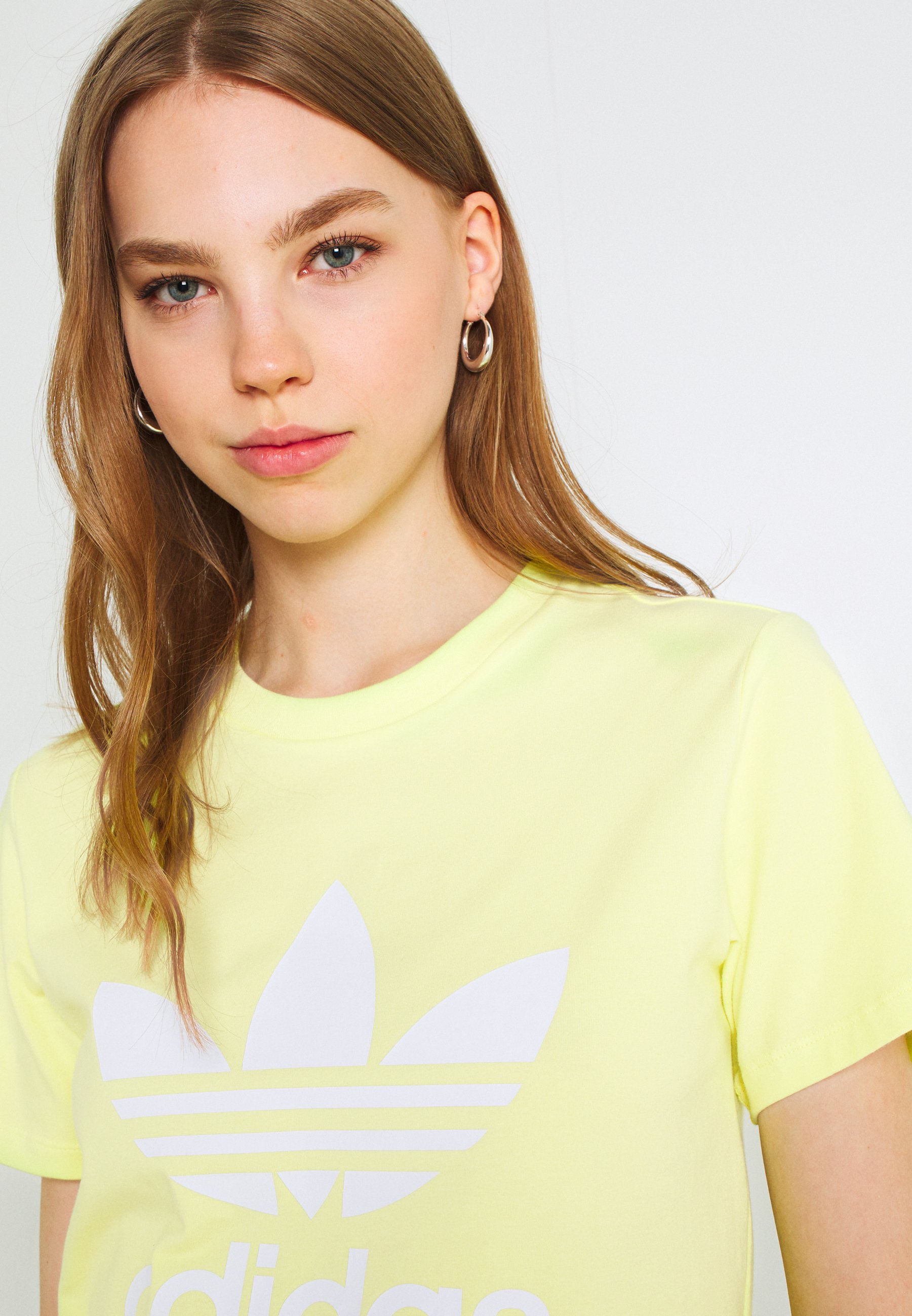 adidas Originals TREFOIL TEE - T-shirt print - pulse yellow/geel -  Zalando.nl