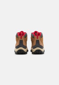 Columbia NEWTON RIDGE™ PLUS II SUEDE WP - Túracipők - elk/mountain red